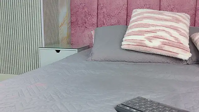 emmacurvy online show from March 4, 3:12 am