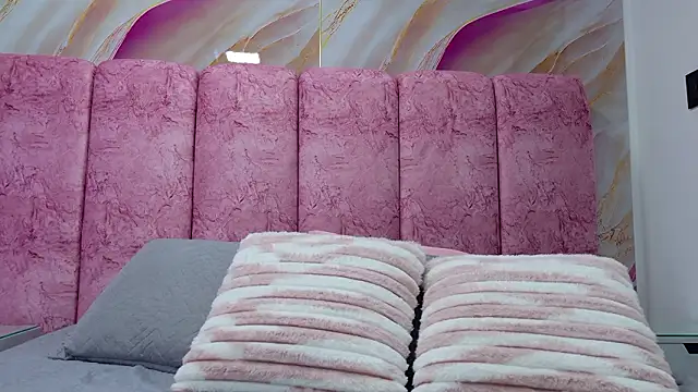 emmacurvy online show from March 19, 3:10 am