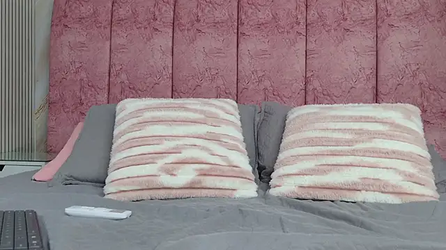 emmacurvy online show from April 10, 3:56 am