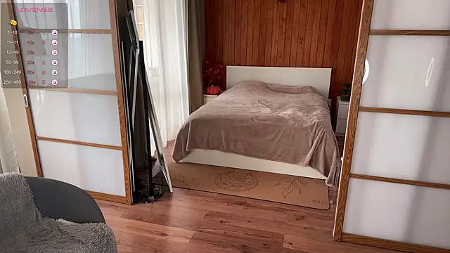 PlumyBun online show from October 5, 4:22 am