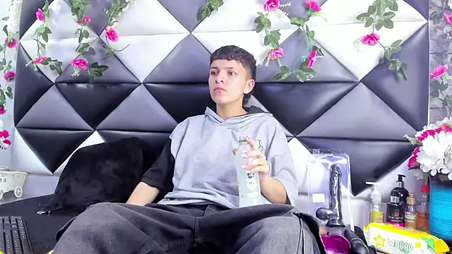 Megan Thompson  online show from November 27, 2:02 am