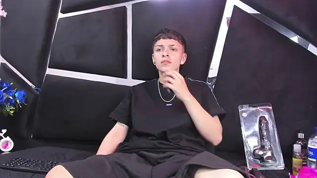 Megan Thompson  online show from December 18, 2:17 am