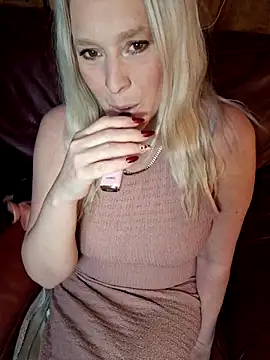 Bouncy-Bella28X online show from February 9, 9:13 am