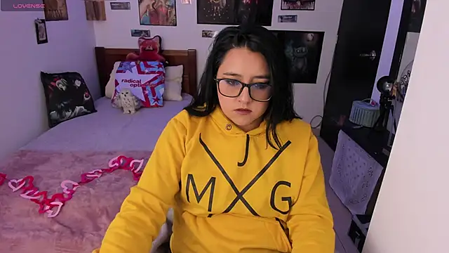 Cherry blush  online show from February 3, 9:20 pm