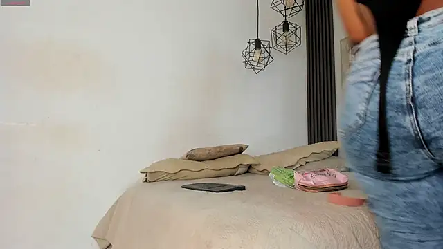 keyla mejia online show from March 11, 12:00 pm