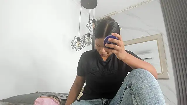 keyla mejia online show from March 30, 12:06 pm