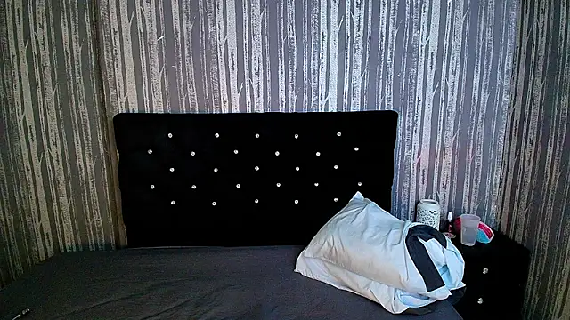 Alicee Moonn online show from March 16, 8:13 pm