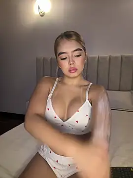 Snapshot of Mia_Roswell chatting on April 13, 4:07 am Mia Roswell online show from April 13, 4:07 am
