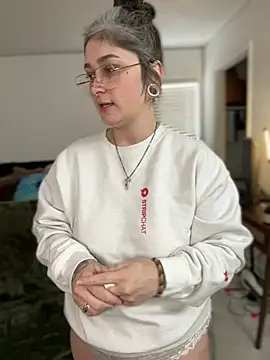 Snapshot of Alix_Valentine chatting on February 11, 5:07 pm Alix Valentine online show from February 11, 5:07 pm