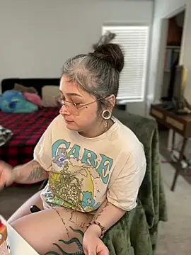 Snapshot of Alix_Valentine chatting on February 17, 7:09 pm Alix Valentine online show from February 17, 7:09 pm