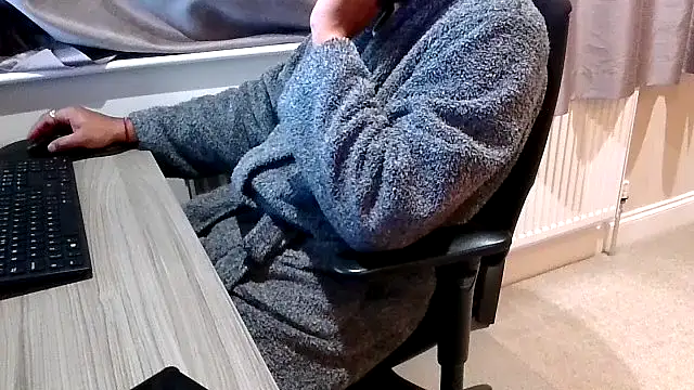 Snapshot of rogamuffin chatting on November 7, 11:27 pm rogamuffin online show from November 7, 11:27 pm