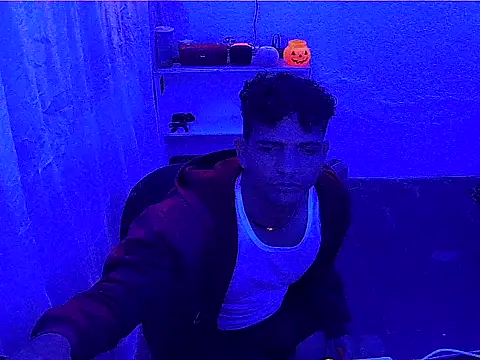tonny1997duran online show from May 13, 2:42 am