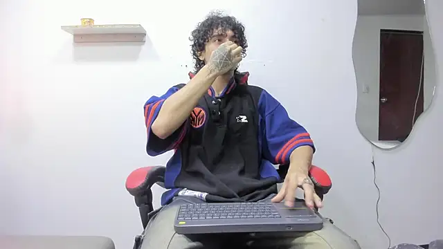 Snapshot of JackesTaylor chatting on October 25, 5:37 am JackesTaylor online show from October 25, 5:37 am