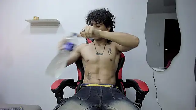 Snapshot of JackesTaylor chatting on October 30, 8:05 am JackesTaylor online show from October 30, 8:05 am