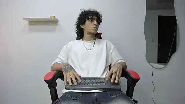 Snapshot of JackesTaylor chatting on November 4, 4:11 am JackesTaylor online show from November 4, 4:11 am