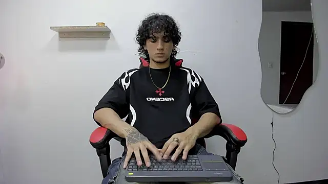 Snapshot of JackesTaylor chatting on November 5, 5:07 am JackesTaylor online show from November 5, 5:07 am