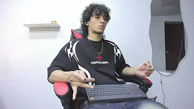 Snapshot of JackesTaylor chatting on November 9, 4:55 am JackesTaylor online show from November 9, 4:55 am