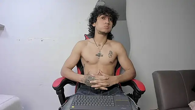 Snapshot of JackesTaylor chatting on November 13, 5:39 am JackesTaylor online show from November 13, 5:39 am