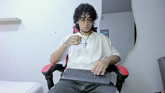 Snapshot of JackesTaylor chatting on November 14, 4:44 am JackesTaylor online show from November 14, 4:44 am