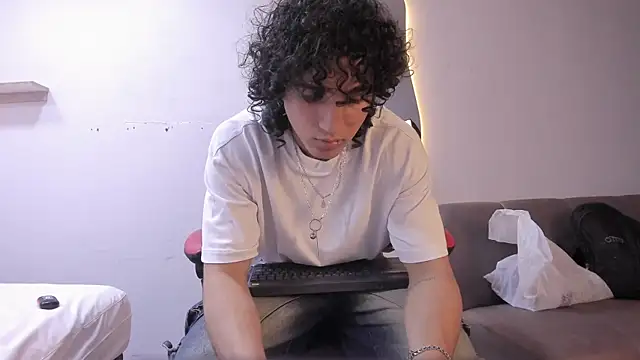 Snapshot of JackesTaylor chatting on February 6, 6:29 am JackesTaylor online show from February 6, 6:29 am