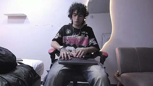 Snapshot of JackesTaylor chatting on February 20, 5:59 am JackesTaylor online show from February 20, 5:59 am