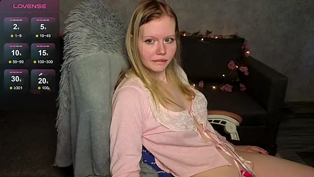 Snapshot of Wendy_228 chatting on March 22, 1:31 am Wendy 228 online show from March 22, 1:31 am