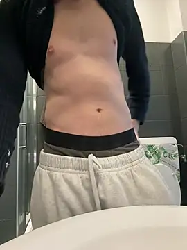 Snapshot of mario231197 chatting on February 18, 6:20 am mario231197 online show from February 18, 6:20 am