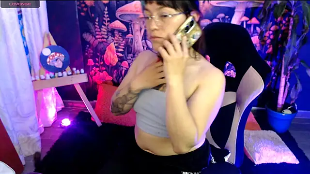 LunaBunny8 online show from January 14, 2:28 am