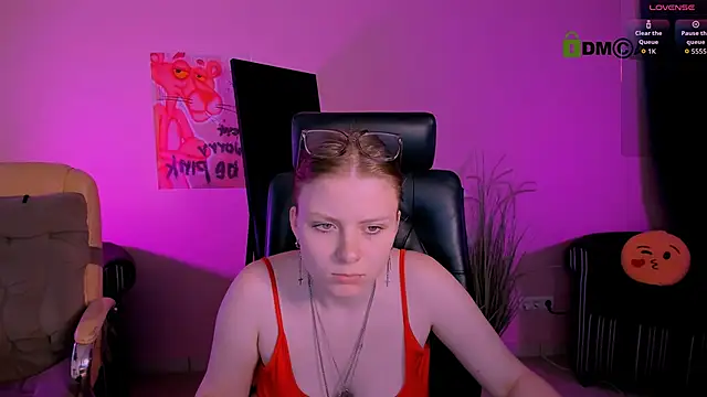 Snapshot of foxy_tease_ chatting on November 8, 1:00 pm foxy tease online show from November 8, 1:00 pm