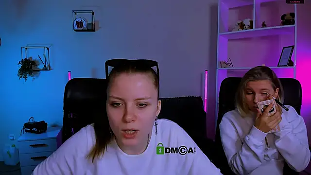 Snapshot of foxy_tease_ chatting on November 9, 9:51 am foxy tease online show from November 9, 9:51 am