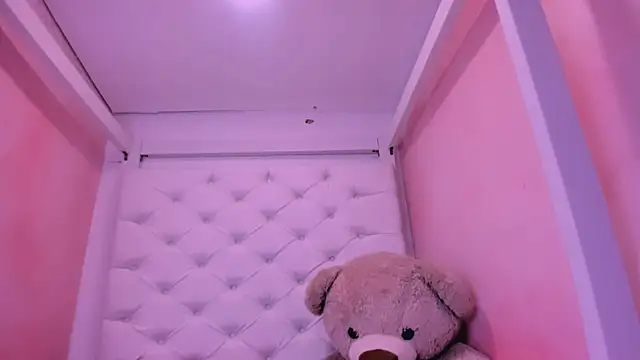 eimy skinny  online show from April 15, 2:24 pm