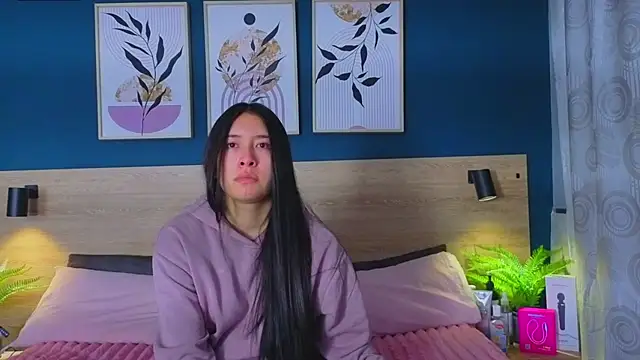 SarahMiler  online show from November 24, 1:22 pm