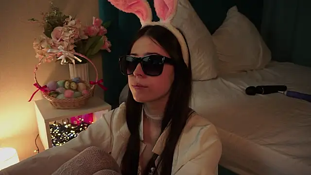 ywixos online show from April 3, 3:32 pm