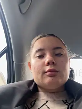 Snapshot of StephanieMur chatting on October 2, 3:57 am StephanieMur online show from October 2, 3:57 am