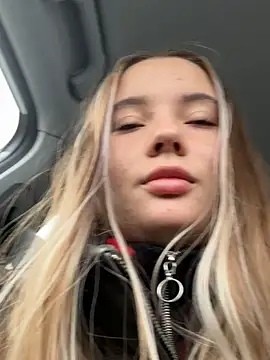 Snapshot of StephanieMur chatting on October 7, 4:20 am StephanieMur online show from October 7, 4:20 am