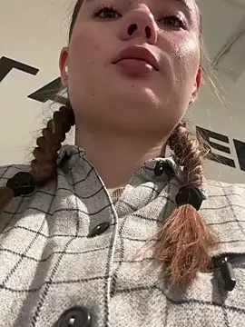 Snapshot of StephanieMur chatting on November 9, 7:17 am StephanieMur online show from November 9, 7:17 am