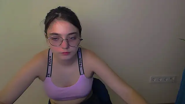 Snapshot of Sun_Shine__ chatting on June 13, 9:57 pm Sun Shine online show from June 13, 9:57 pm