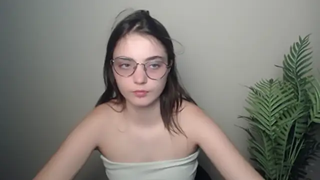Snapshot of Sun_Shine__ chatting on June 23, 9:46 pm Sun Shine online show from June 23, 9:46 pm