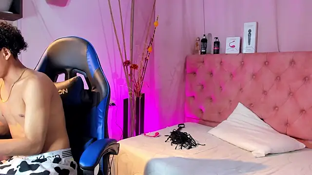 Snapshot of _taylor_black chatting on March 22, 10:24 pm taylor black online show from March 22, 10:24 pm