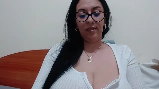 jollene online show from April 29, 1:15 pm