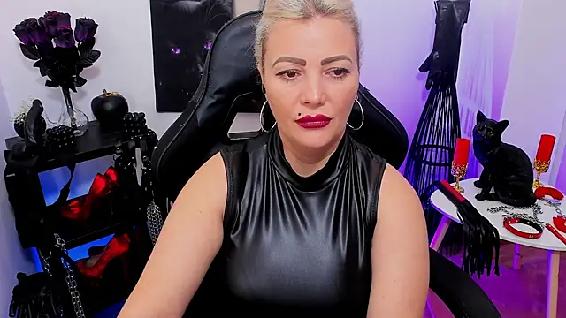 demisweet online show from February 10, 2:48 pm