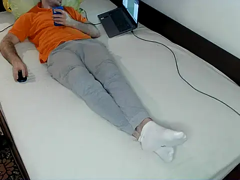 Snapshot of bul_boy chatting on April 18, 6:34 pm bul boy online show from April 18, 6:34 pm