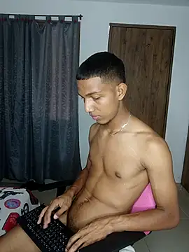 Snapshot of miguelmarcus chatting on September 14, 3:22 pm miguelmarcus online show from September 14, 3:22 pm