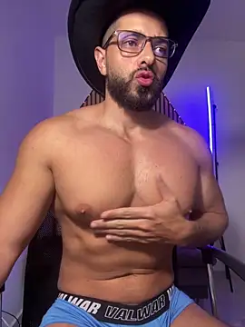 Snapshot of magnumchris chatting on February 2, 11:36 pm magnumchris online show from February 2, 11:36 pm