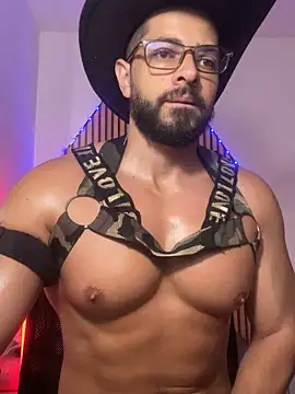 Snapshot of magnumchris chatting on February 7, 12:31 pm magnumchris online show from February 7, 12:31 pm