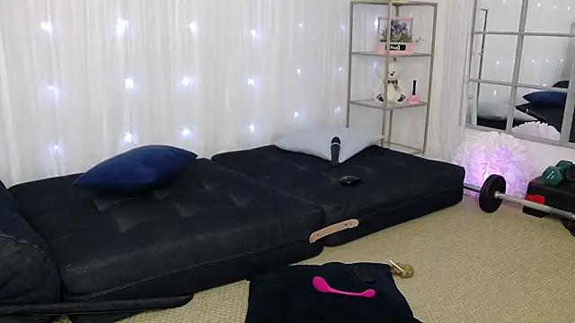 Snapshot of SarahRaynex chatting on February 2, 8:02 am SarahRaynex online show from February 2, 8:02 am