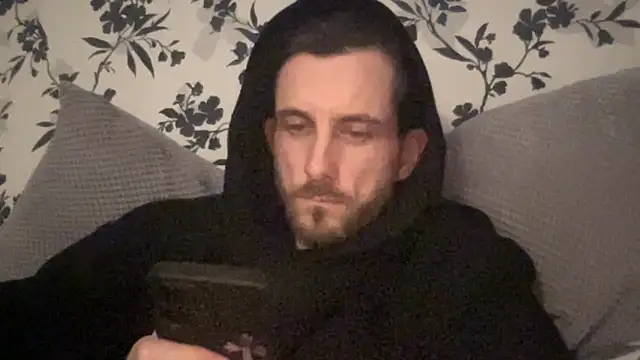 Big8inchUncutCock online show from April 3, 8:18 pm