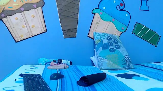 skinnykalitzo18 online show from January 12, 2:22 pm