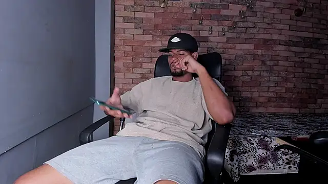 Snapshot of yurgaki_21 chatting on February 19, 9:11 pm yurgaki 21 online show from February 19, 9:11 pm