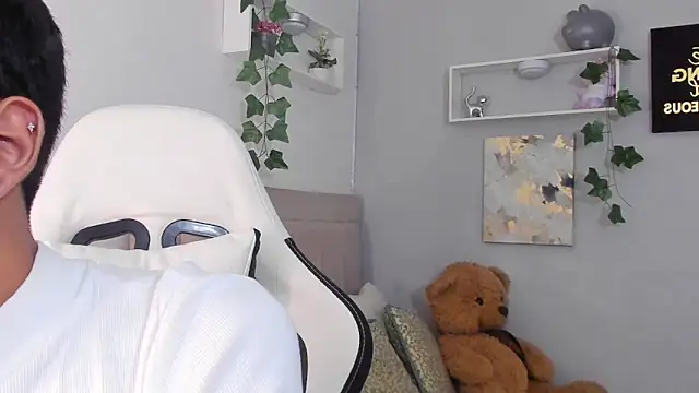 Thomas wil online show from November 18, 6:40 am